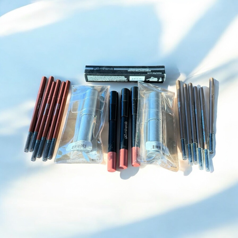 GLO SKIN BEAUTY MAKEUP BUNDLE - BROW PENCILS, LIP CRAYONS, BRUSHES  (LOT 11)